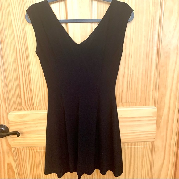 LONDON TIMES Petites Little Black Mini Dress - Picture 2 of 4